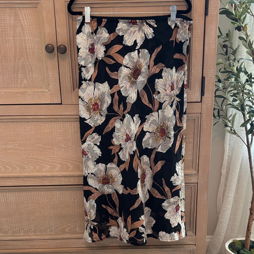 Elegant Floral Black Midi Skirt